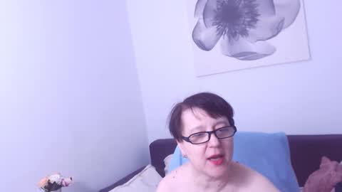 Snapshot of christarose chatting on 01/10/25, 07:11 Christa online show from 01/10/25, 07:11