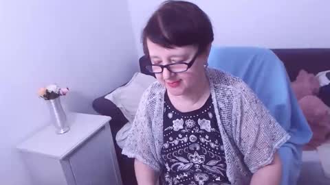 Snapshot of christarose chatting on 01/11/25, 01:27 Christa online show from 01/11/25, 01:27