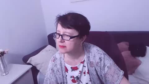Snapshot of christarose chatting on 01/12/25, 09:40 Christa online show from 01/12/25, 09:40