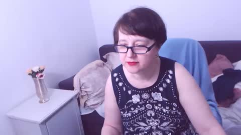 Snapshot of christarose chatting on 02/03/25, 12:15 Christa online show from 02/03/25, 12:15