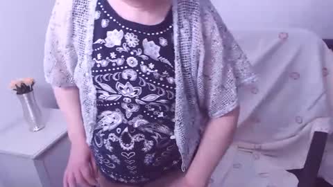 Snapshot of christarose chatting on 03/09/25, 05:00 Christa online show from 03/09/25, 05:00