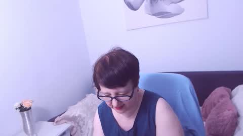 Snapshot of christarose chatting on 09/12/25, 01:38 Christa online show from 09/12/25, 01:38