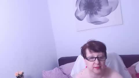Snapshot of christarose chatting on 09/19/25, 06:41 Christa online show from 09/19/25, 06:41