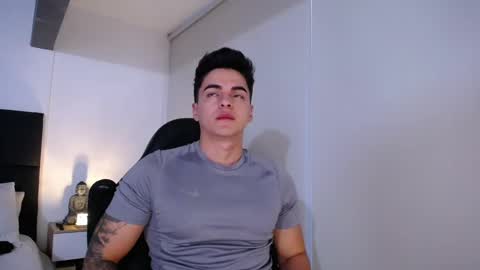 Snapshot of christianvalenzia chatting on 03/01/25, 12:12 Christian online show from 03/01/25, 12:12