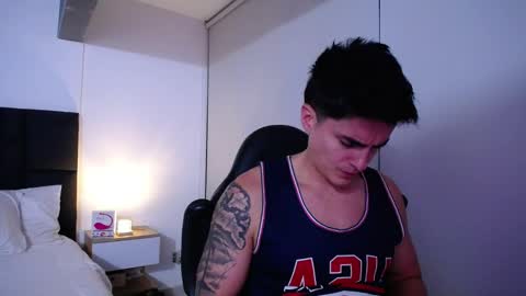 Snapshot of christianvalenzia chatting on 10/23/25, 03:39 Christian online show from 10/23/25, 03:39