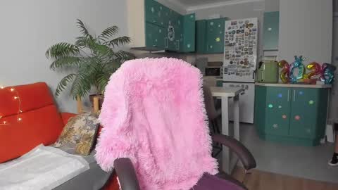 Snapshot of christina_hot chatting on 01/12/25, 03:57 Chris online show from 01/12/25, 03:57