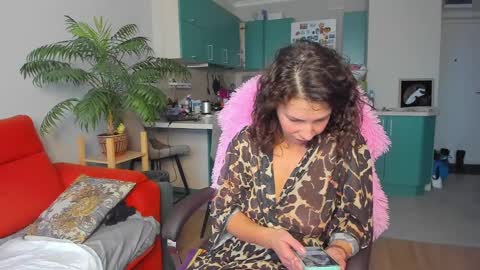 Snapshot of christina_hot chatting on 02/13/25, 06:30 Chris online show from 02/13/25, 06:30