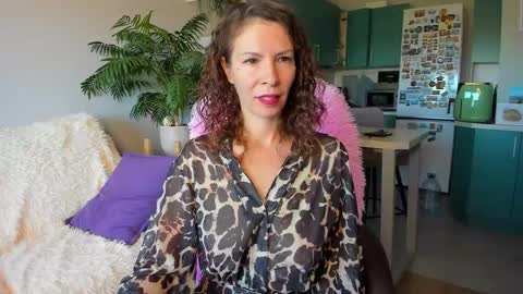 Snapshot of christina_hot chatting on 10/08/25, 06:55 Chris online show from 10/08/25, 06:55