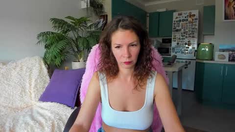 Snapshot of christina_hot chatting on 10/18/25, 11:00 Chris online show from 10/18/25, 11:00