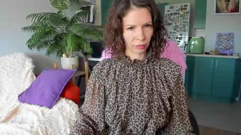 Snapshot of christina_hot chatting on 06/04/26, 07:25 Chris online show from 06/04/26, 07:25