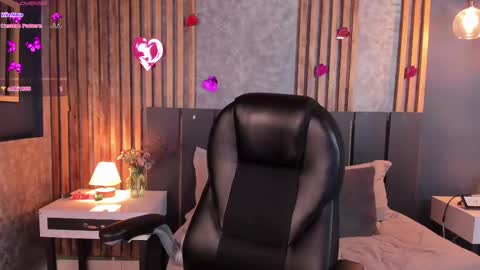 Snapshot of christina_johns chatting on 02/23/25, 03:08 Hi Im Christina. . Dont forget to follow me to have me close to you online show from 02/23/25, 03:08