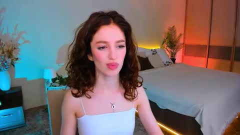 christinaconteeree online show from 10/04/25, 11:19