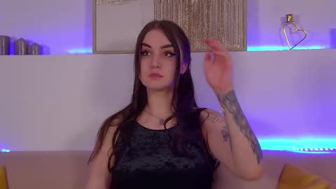 Christina online show from 03/11/25, 09:59