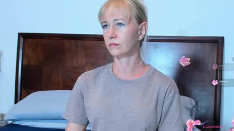 Snapshot of christine_35 chatting on 01/07/25, 07:17 Christine -  online show from 01/07/25, 07:17