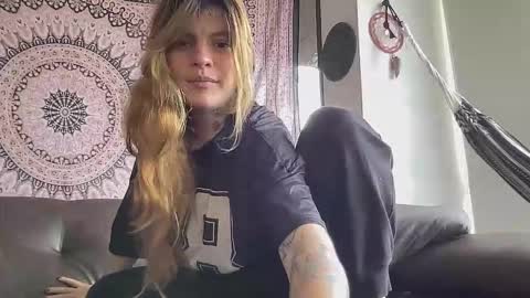 Val riess -- Instagram free online show from 10/12/25, 06:07