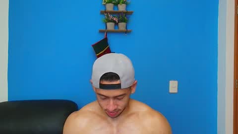 Snapshot of christopher_w chatting on 12/22/24, 03:11 Christopher online show from 12/22/24, 03:11