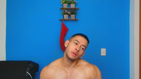 Snapshot of christopher_w chatting on 01/04/25, 12:16 Christopher online show from 01/04/25, 12:16