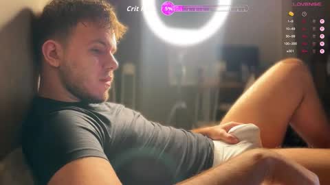 Snapshot of christophertan chatting on 12/21/25, 09:33 Christopher online show from 12/21/25, 09:33