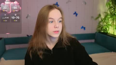 EvaBlonde TayaBrunette EliieBlack hair online show from 01/18/26, 08:51