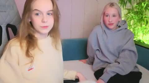 EvaBlonde TayaBrunette EliieBlack hair online show from 02/07/26, 02:54