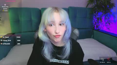 EvaBlonde TayaBrunette EliieBlack hair online show from 04/21/26, 02:01