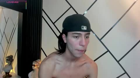 Snapshot of chrristopher77 chatting on 09/15/25, 04:18 chrristopher77 online show from 09/15/25, 04:18