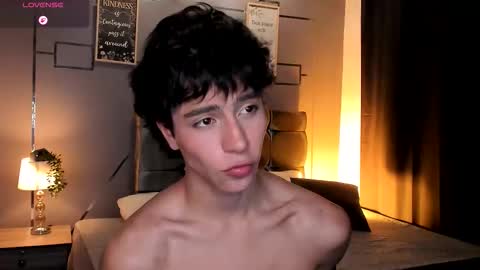 Snapshot of chrristopher77 chatting on 11/21/25, 01:32 chrristopher77 online show from 11/21/25, 01:32