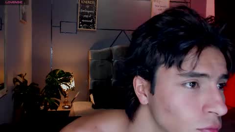 Snapshot of chrristopher77 chatting on 11/25/25, 04:18 chrristopher77 online show from 11/25/25, 04:18