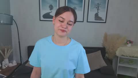 My name is Mia hello everyone online show from 04/02/26, 11:52