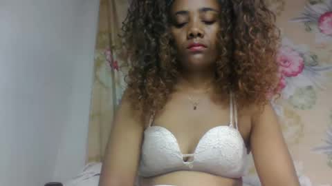 Snapshot of ciciazzhh chatting on 03/22/26, 10:35 ciciazzhh online show from 03/22/26, 10:35