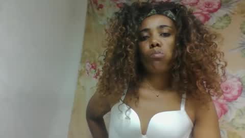 Snapshot of ciciazzhh chatting on 03/25/26, 01:28 ciciazzhh online show from 03/25/26, 01:28