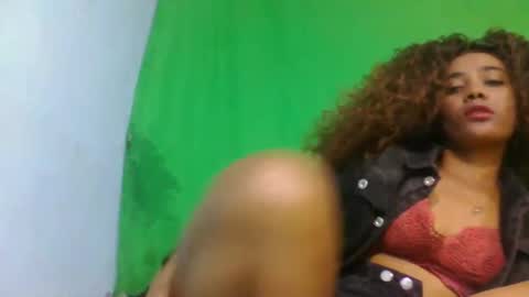 Snapshot of ciciazzhh chatting on 05/17/26, 10:39 ciciazzhh online show from 05/17/26, 10:39