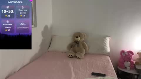 Snapshot of cielo_18d chatting on 12/10/24, 02:59 Mia online show from 12/10/24, 02:59