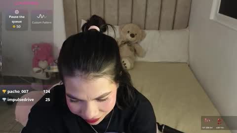 Snapshot of cielo_18d chatting on 02/27/26, 04:45 Mia online show from 02/27/26, 04:45