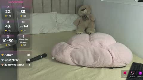 Snapshot of cielo_18d chatting on 02/28/26, 03:51 Mia online show from 02/28/26, 03:51