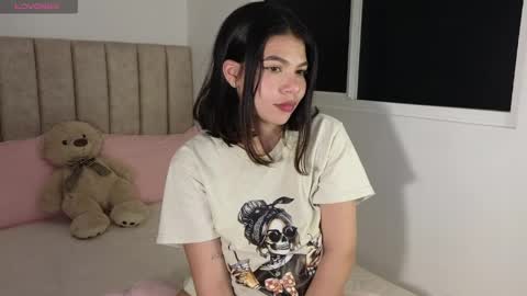 Snapshot of cielo_18d chatting on 04/30/26, 05:25 Mia online show from 04/30/26, 05:25