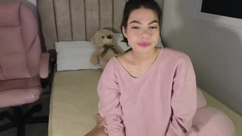 Snapshot of cielo_18d chatting on 05/14/26, 05:14 Mia online show from 05/14/26, 05:14