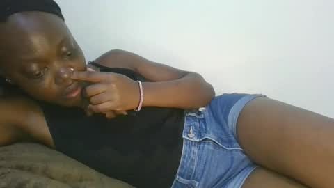 Snapshot of cilia_petite chatting on 12/14/25, 09:25 cilia petite online show from 12/14/25, 09:25