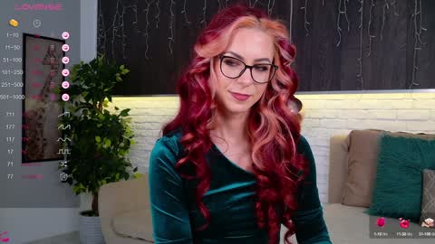 Snapshot of cindefucknrella chatting on 01/04/25, 08:39 Riya online show from 01/04/25, 08:39