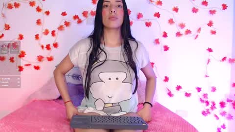 Snapshot of cinderella_lewis chatting on 03/10/25, 08:01 Sofi Eva and Mey online show from 03/10/25, 08:01