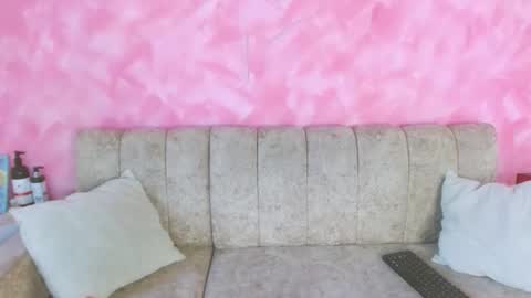 Snapshot of cinna__ chatting on 02/22/26, 05:22 cinna__ online show from 02/22/26, 05:22