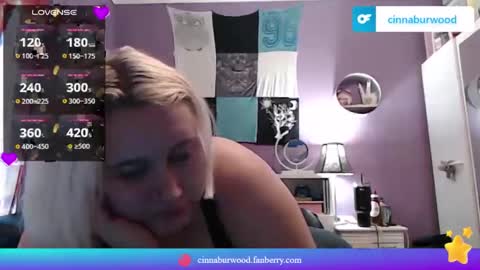 Snapshot of cinnaburwood chatting on 01/16/25, 03:45 Cinna online show from 01/16/25, 03:45