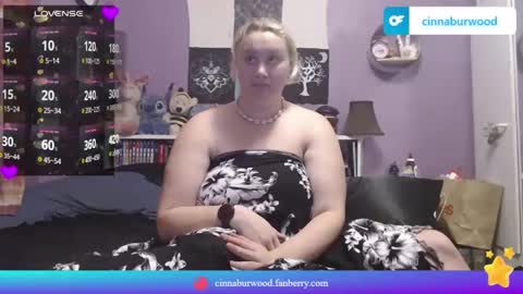 Snapshot of cinnaburwood chatting on 02/14/25, 01:08 Cinna online show from 02/14/25, 01:08