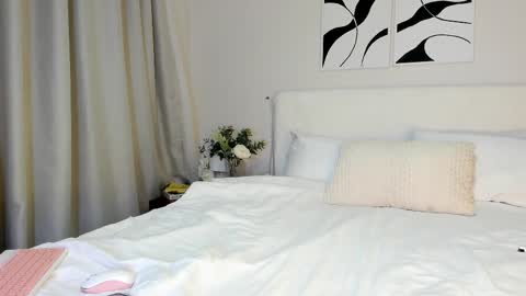 Snapshot of cinnamon_lips07 chatting on 12/18/25, 03:12 Indie online show from 12/18/25, 03:12