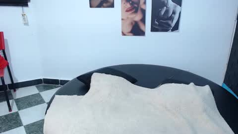 Cinthya online show from 10/25/25, 06:35