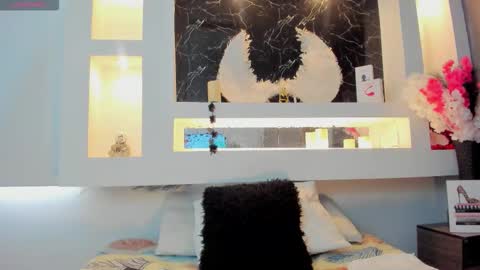 Cinthya  online show from 09/25/25, 12:20