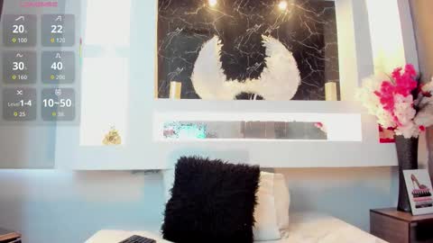 Cinthya  online show from 10/28/25, 12:09