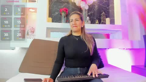 Cinthya  online show from 04/21/26, 12:11