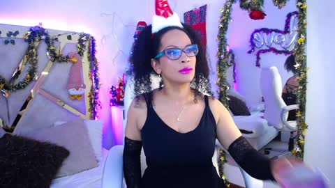 Snapshot of cintia_holms chatting on 12/13/24, 12:28 Cintia online show from 12/13/24, 12:28