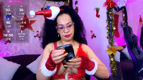 Snapshot of cintia_holms chatting on 12/14/25, 11:48 Cintia online show from 12/14/25, 11:48